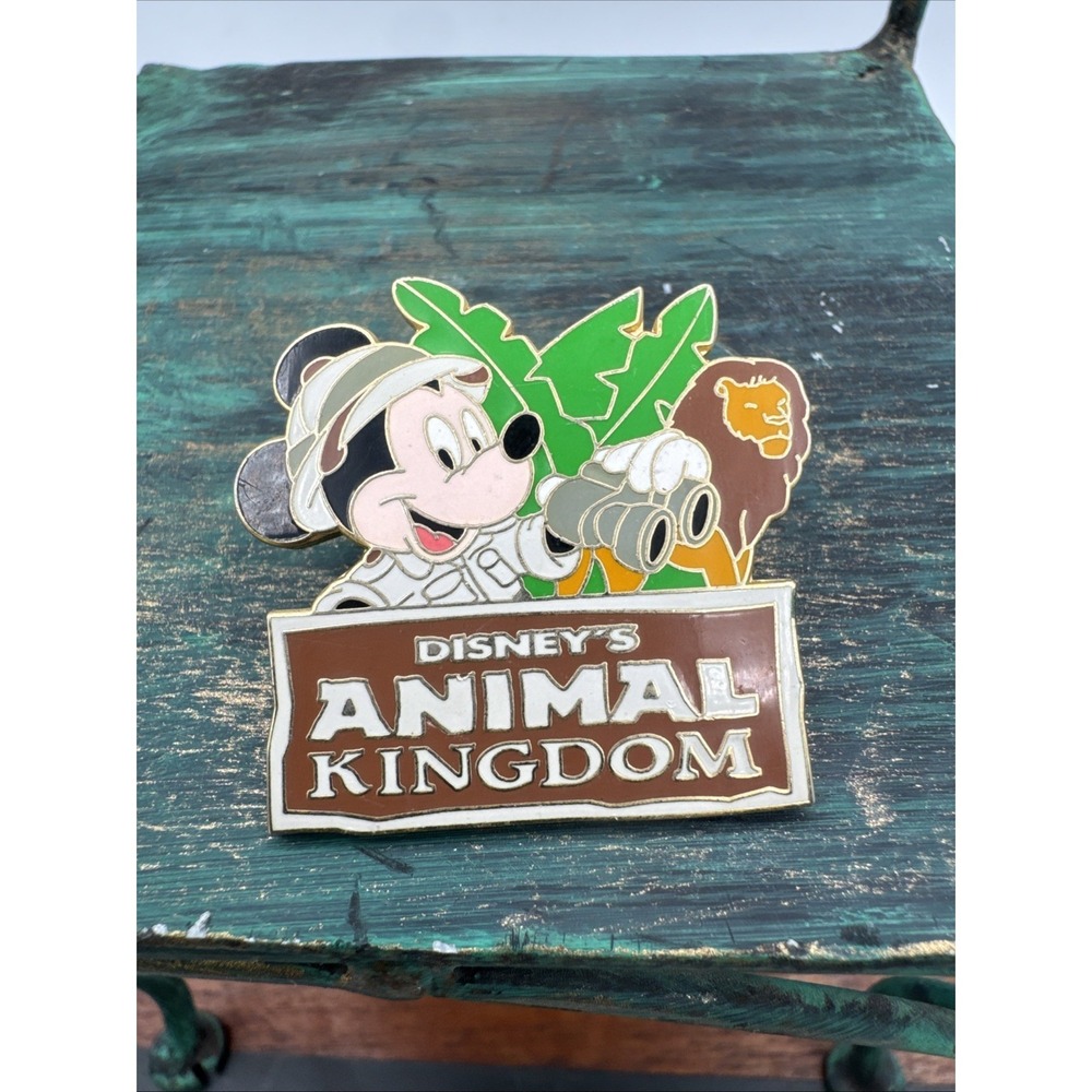 Walt Disney World Vintage Mickey Mouse Safari Animal Kingdom Pin Lion EUC